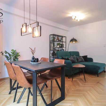 Beautiful Apartment In The City Center クラクフ エクステリア 写真
